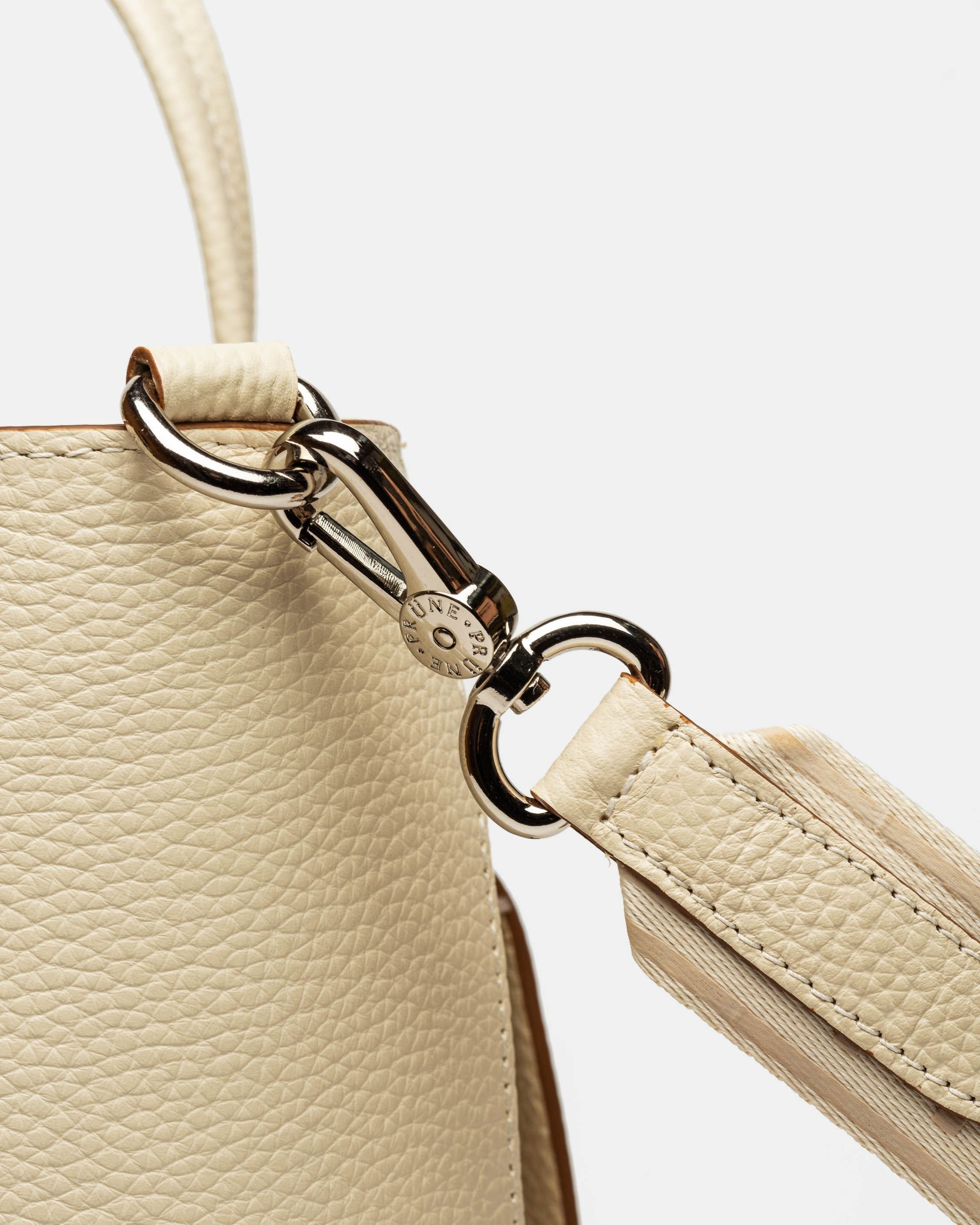 SHOPPER THE CIRCLE EN CUERO GRANEADO