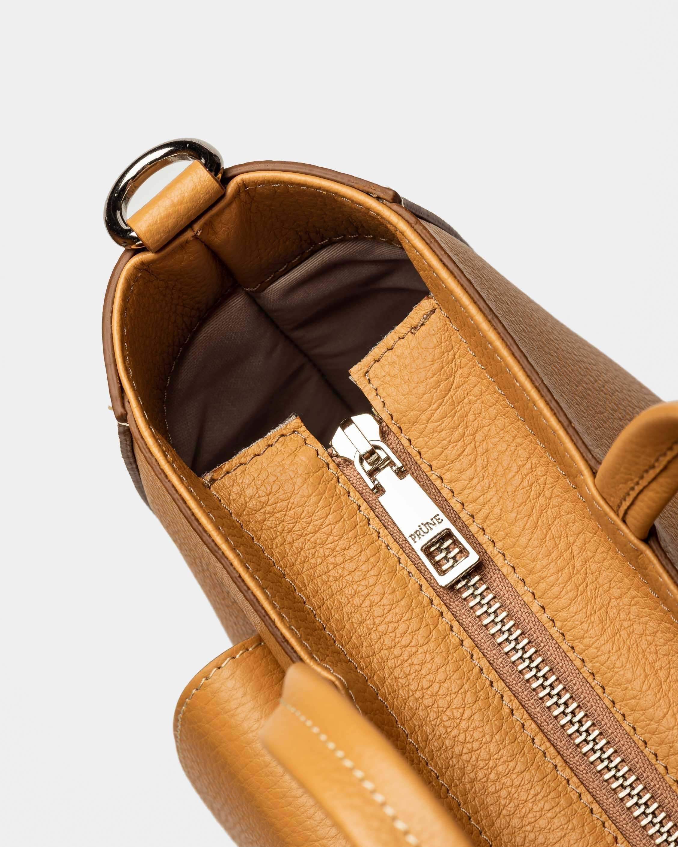 SHOPPER THE CIRCLE EN CUERO GRANEADO