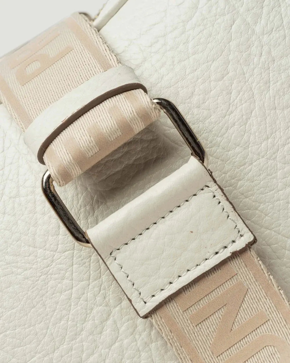 CARTERA DE MANO THE CLUB EN CUERO GRANEADO